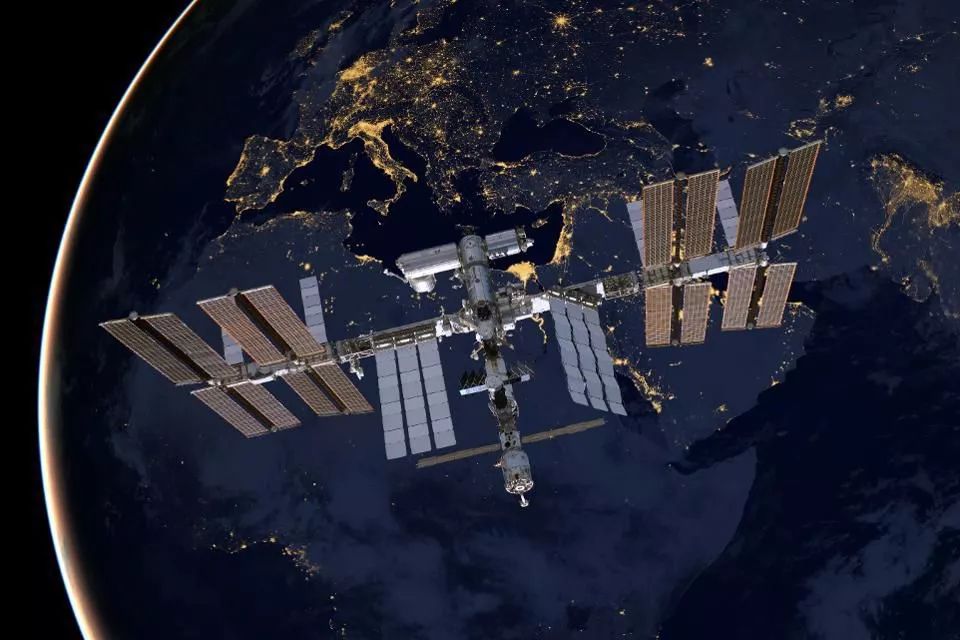 国际空间站由谁来管理控制?