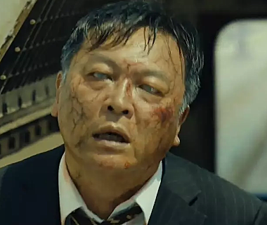 《釜山行》看过的人都知道,里面是有丧尸的,就像金常务一样,最后