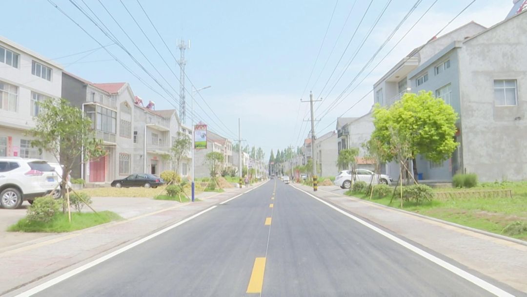 走进普济镇杨岔路村七组,记者看到,这里一栋栋房屋整齐排列,宽阔的