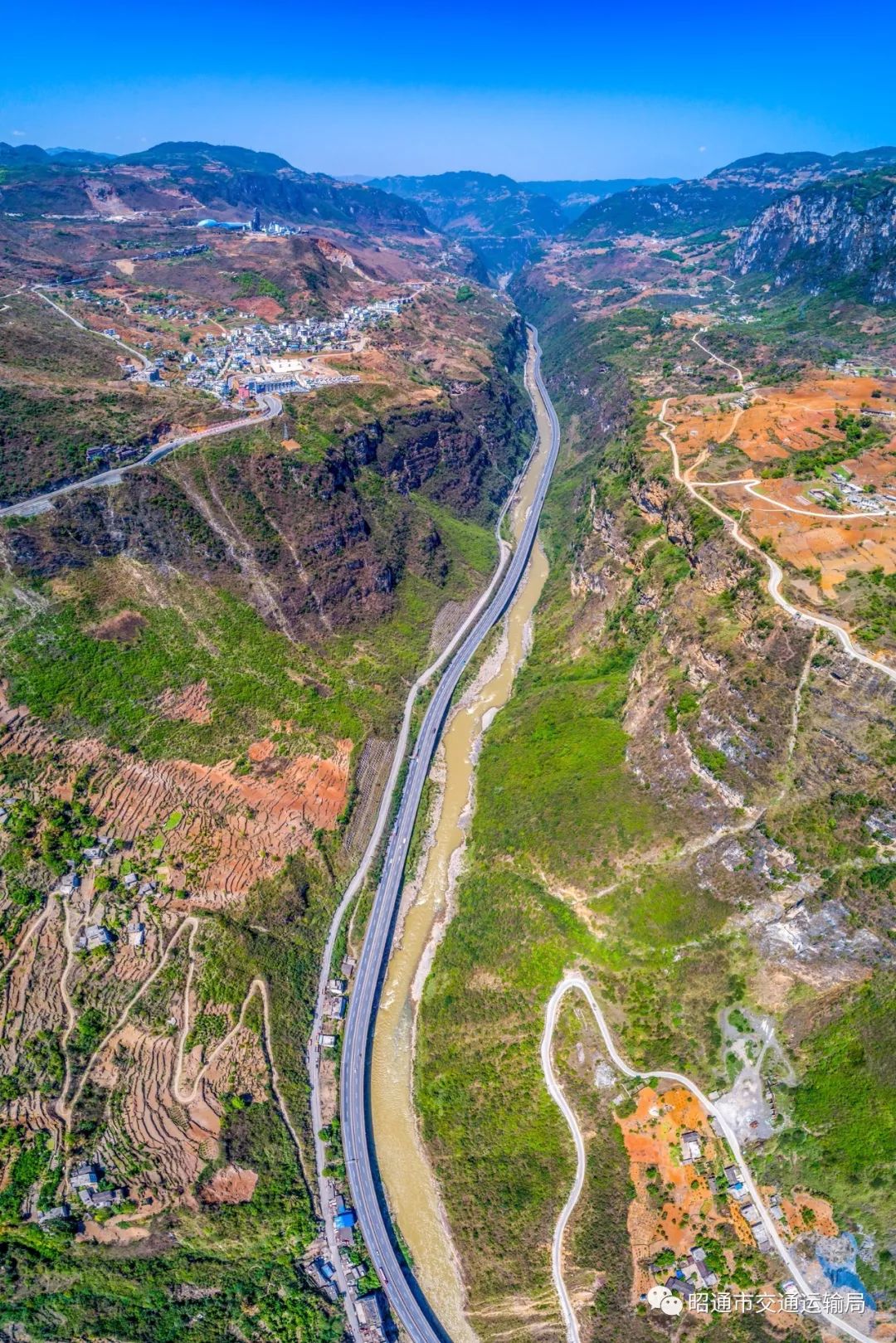 渝昆高速公路纪实—昭待江底特大桥渝昆高速公路纪实—昭麻靖安渝昆