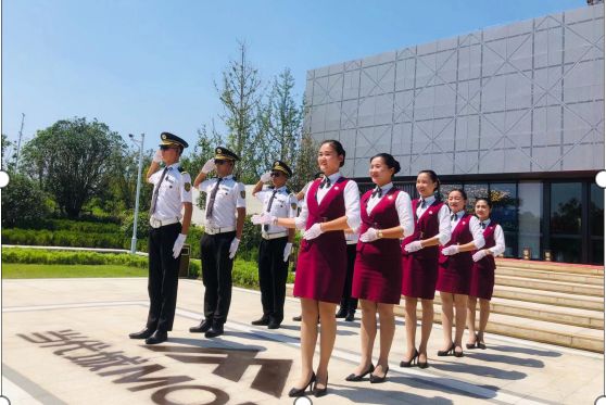 国宾礼待第一物业为你拉开车门的一刻尊崇礼遇自有分别