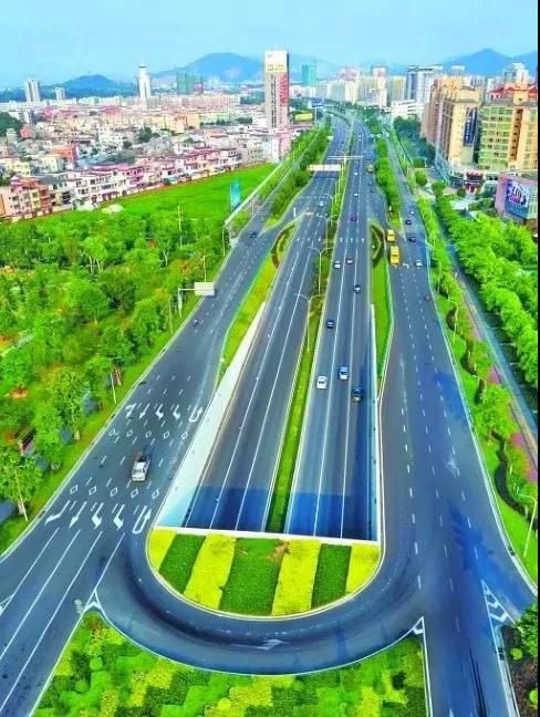 沿博爱路可由东区到达中山城区出入口, 无缝接驳翠亨快线,广澳高速,自