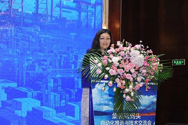 主持人:童洁 《中国港口》杂志总编8月17日一早,集装箱码头自动化推进