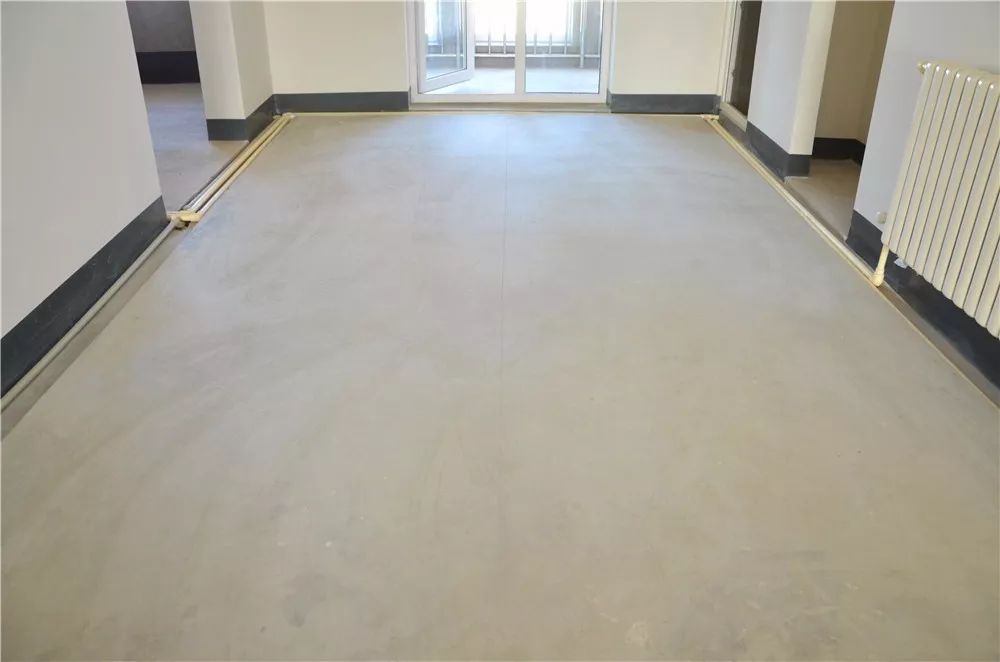 室内细石混凝土楼地面效果厨房天棚返边及烟道口预留效果卫生间门口及