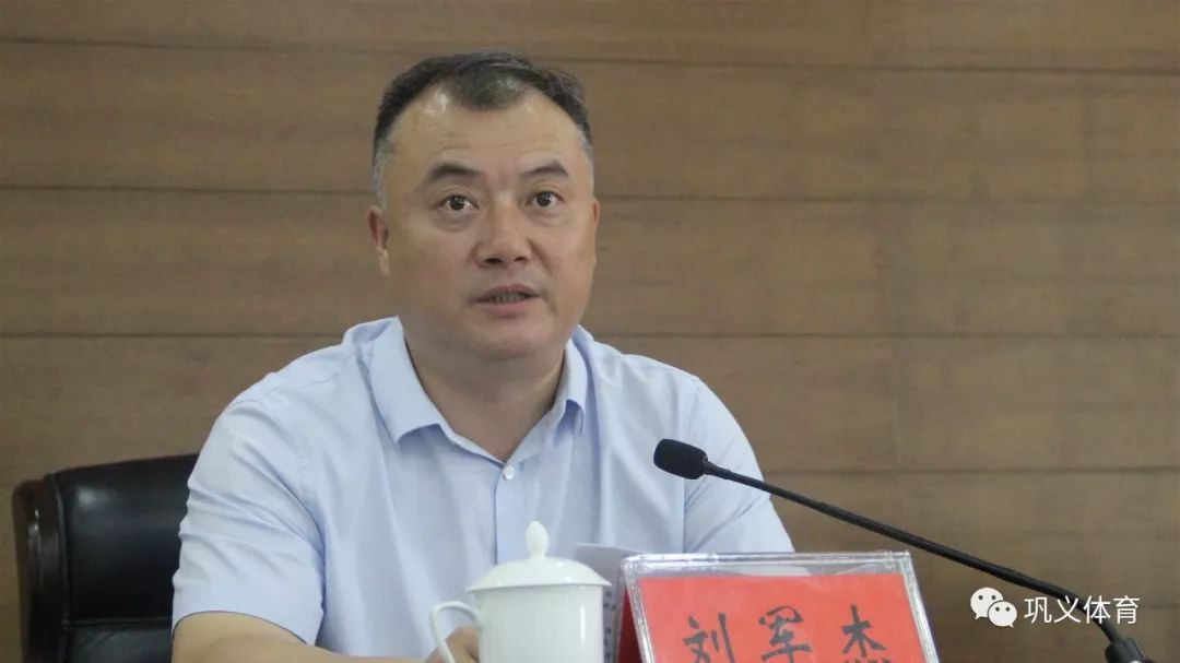 会议上,市教体局局长李易从加强体育组织网络建设,广泛开展全民健身