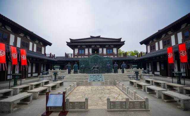 的历史宏图以情景再现的形式展现了一个个旷世流芳的经典战例巨鹿之战