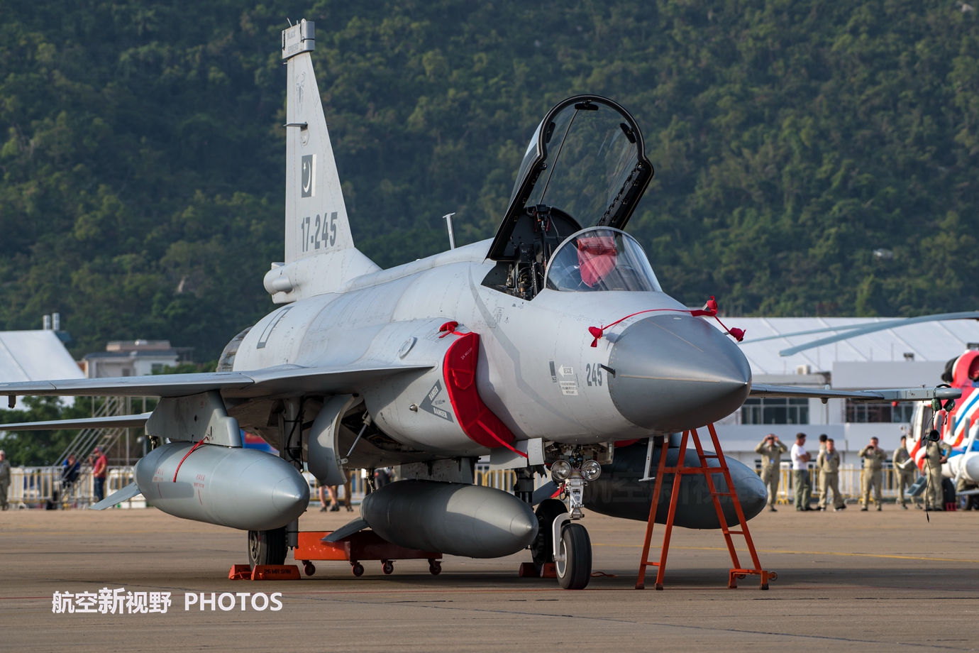 实拍巴基斯坦空军枭龙战斗机 已服役12年 最新型号不输印度阵风