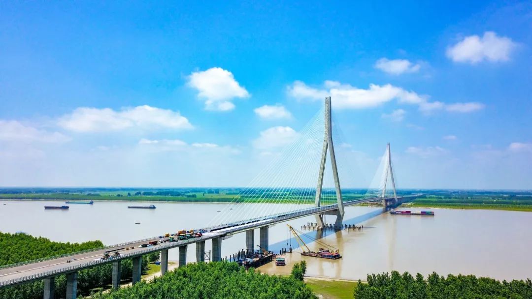 通车前最后一次体检石首长江大桥即将进行荷载试验