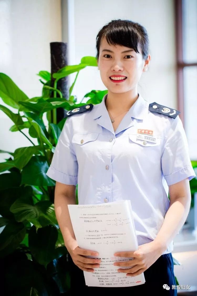 在市民中心微笑是一种本能,而服务行业是最需要微笑的.