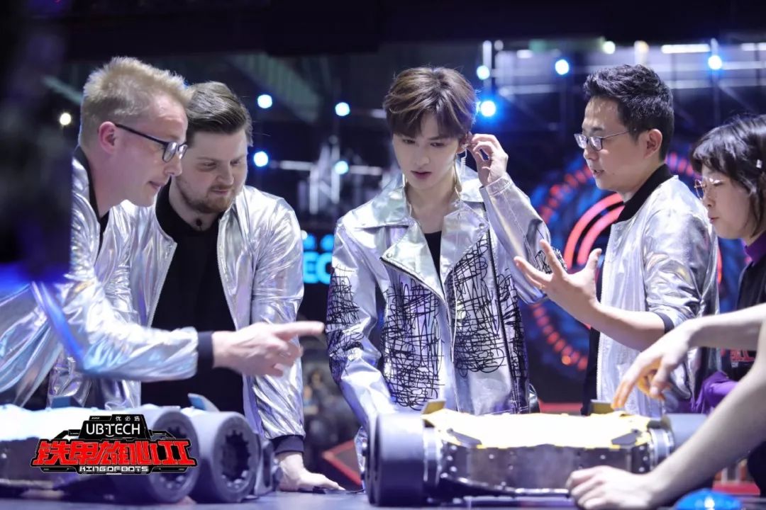 《铁甲雄心》朱正廷化身"皮皮廷"邀战!超强战队内部出现分歧?