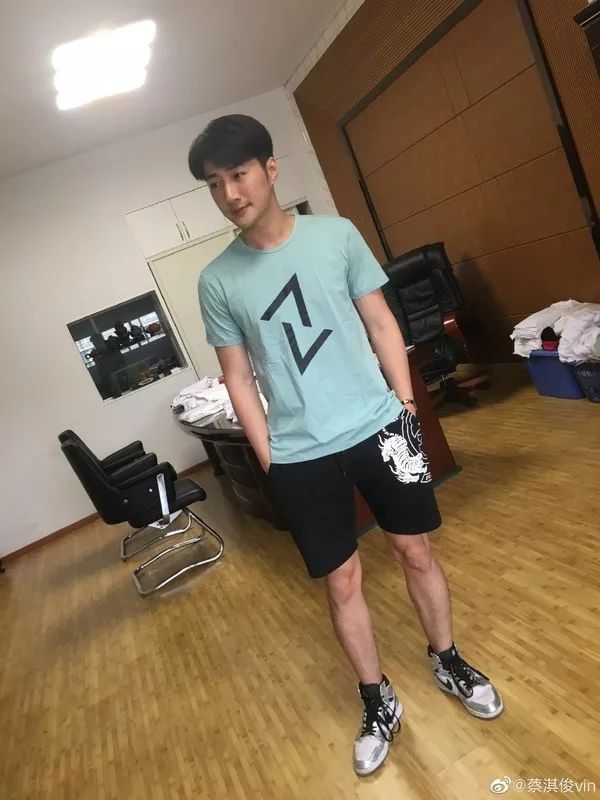 33岁离巢北上._蔡淇俊