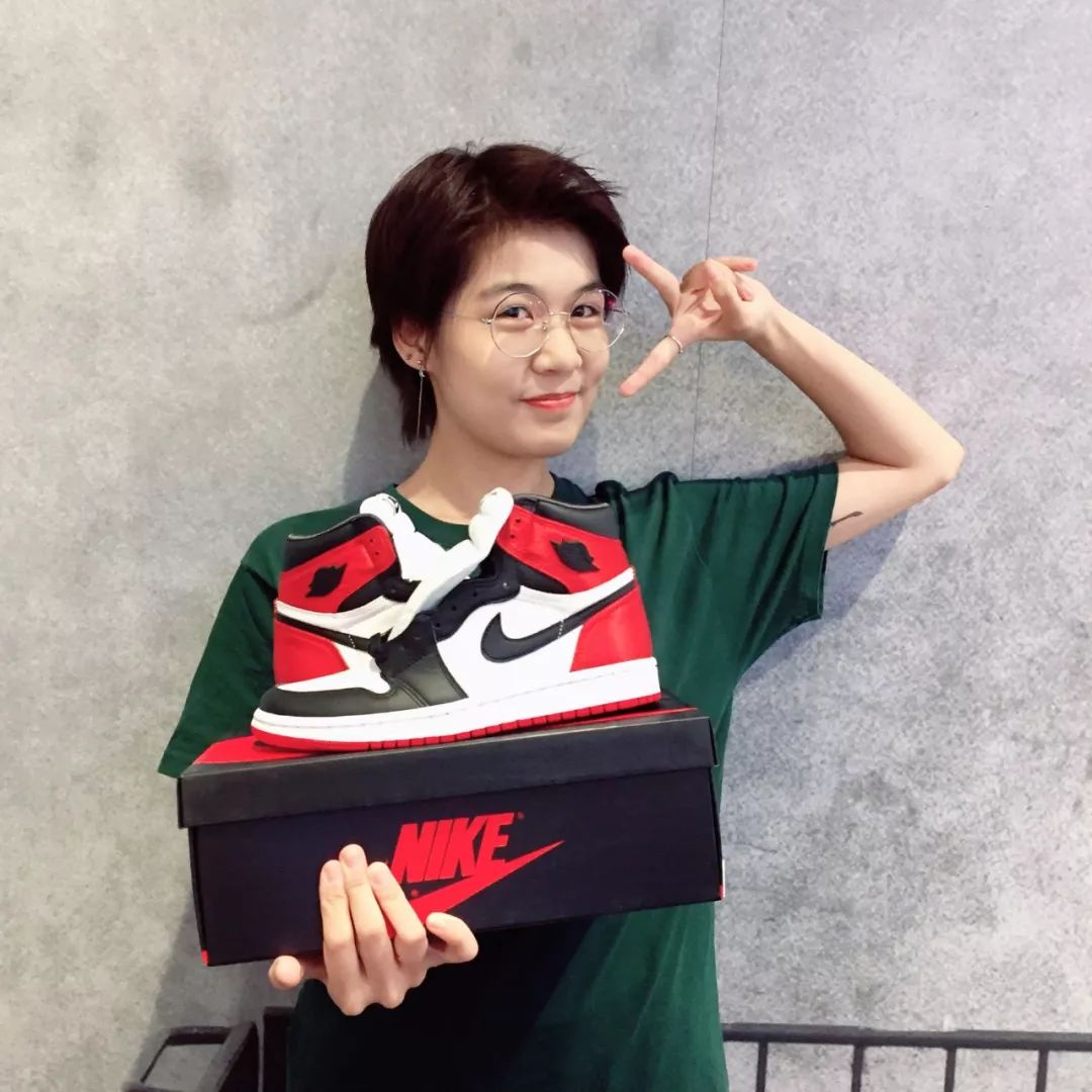 法雅体育发售回顾airjordan1丝绸黑脚趾