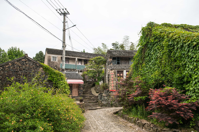 寧波有個奇葩的村落房子全部用石頭修建而成風景古樸原始