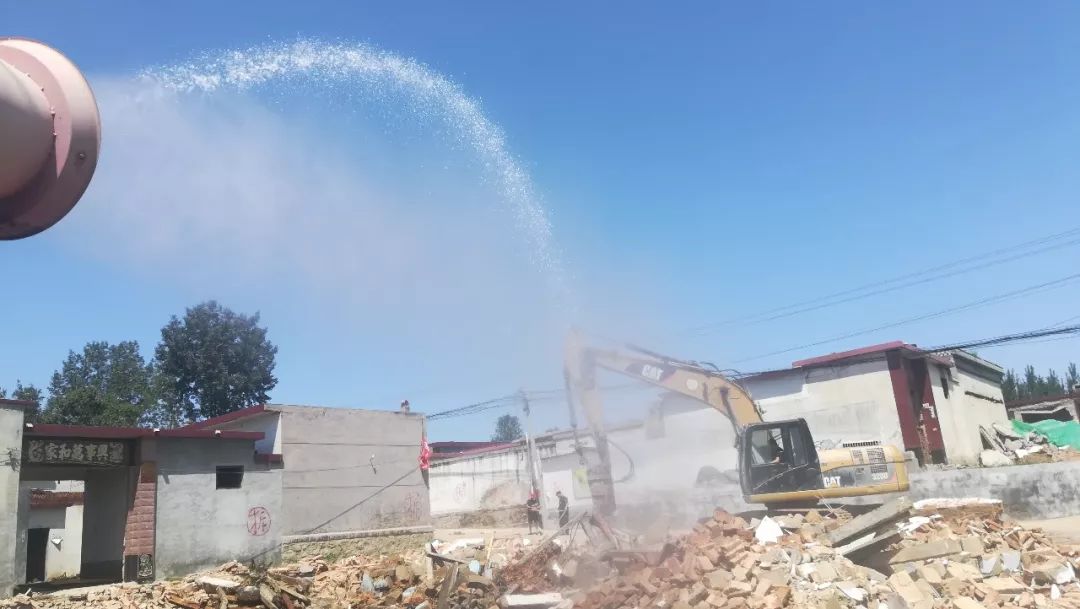 此次拆迁安置任务,马山镇上下一心,通力配合,领导干部深入一线,基层