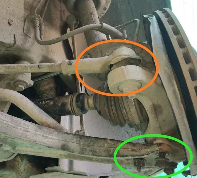 迈腾底盘咯吱响,一个下支臂和两个胶套被换下!