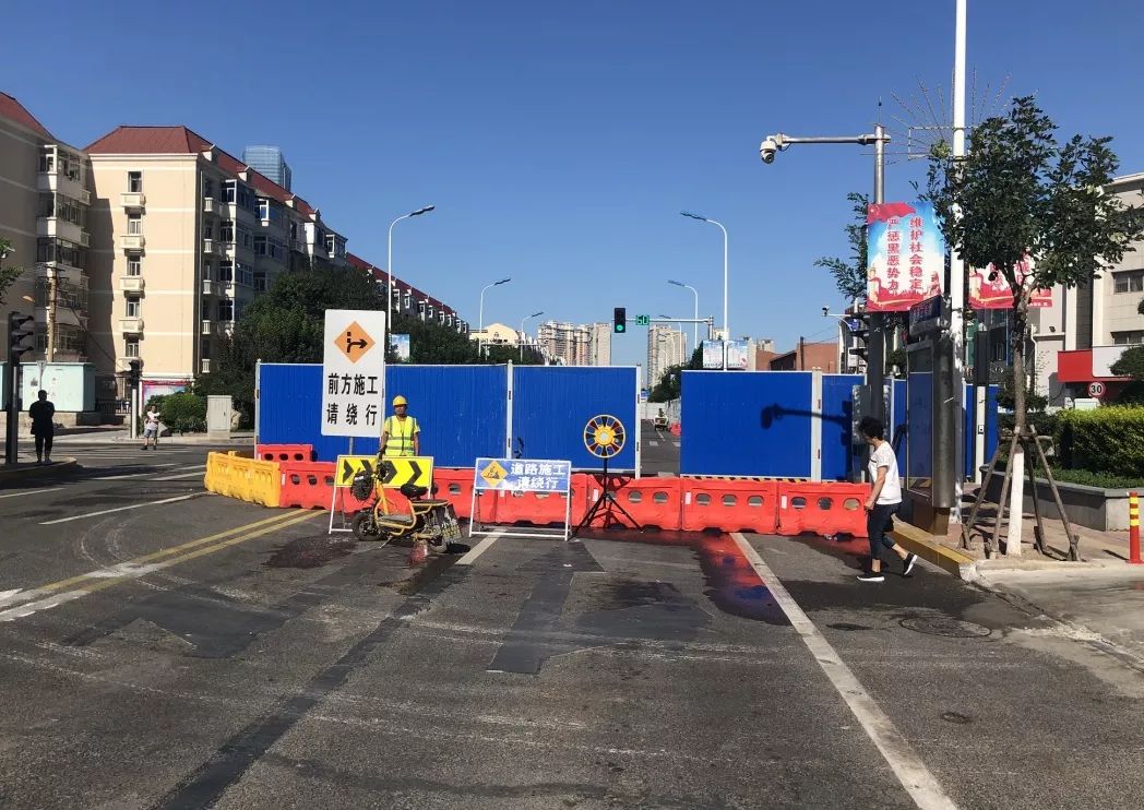滨海新区一路段施工,公交已绕行,小心迟到!