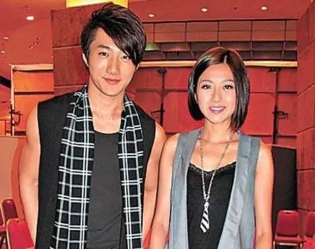 常常出双入对还与当时共事的女艺人陈自瑶公开恋情蔡淇俊不仅事业上