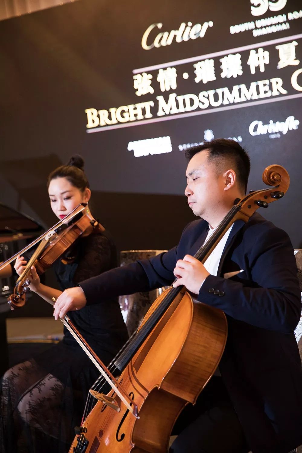 其中與著名男低音演唱家沈洋合作的作品是世界首演,卻獲得一致好評