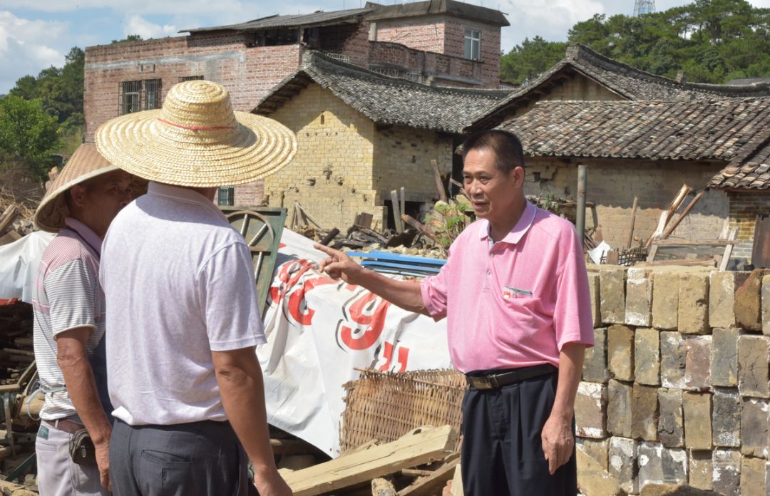为了支持家乡建设他放弃了广州的好工作回到怀集诗洞