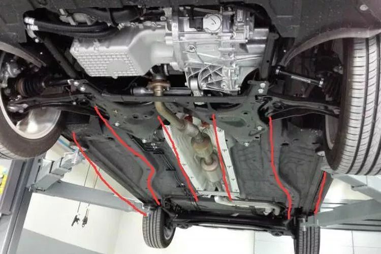 我们从实车就能看出,星途tx和观致5的底盘有着极高的相似度,包括大量