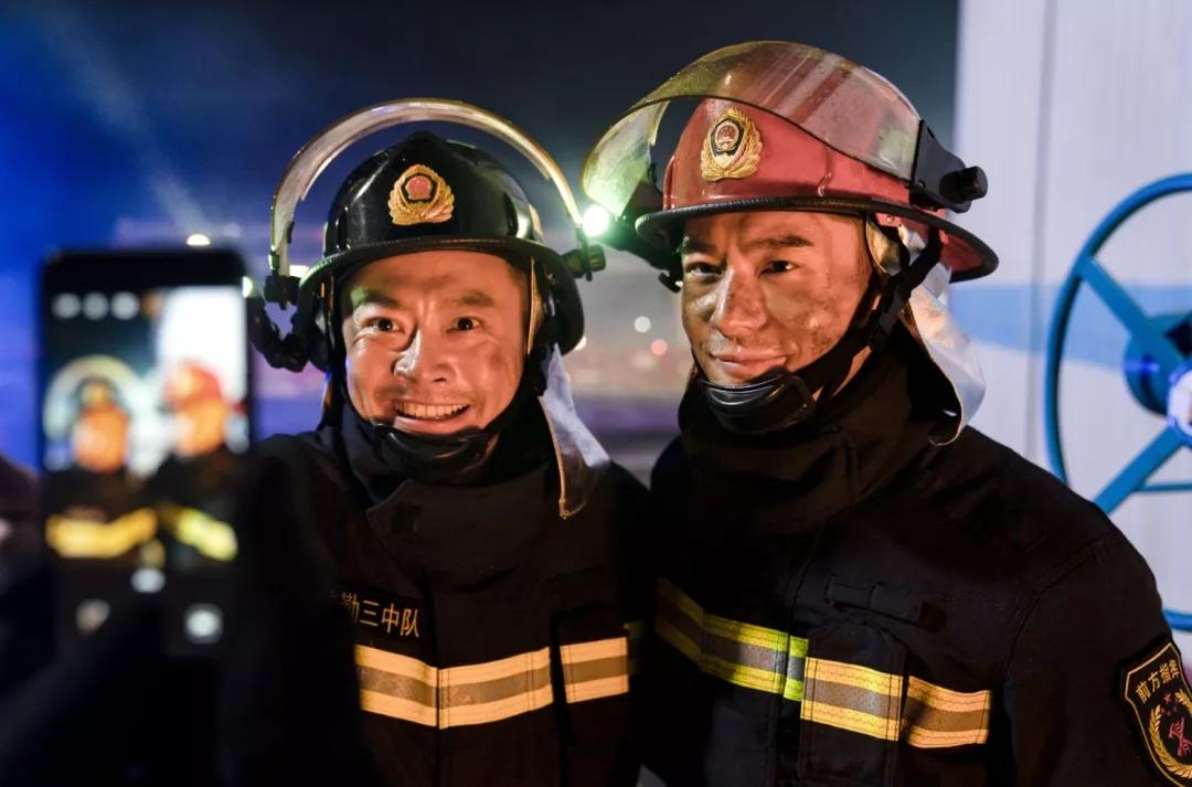 烈火英雄 | 对话印小天:小人物魏雷和他的"人生高光时刻"