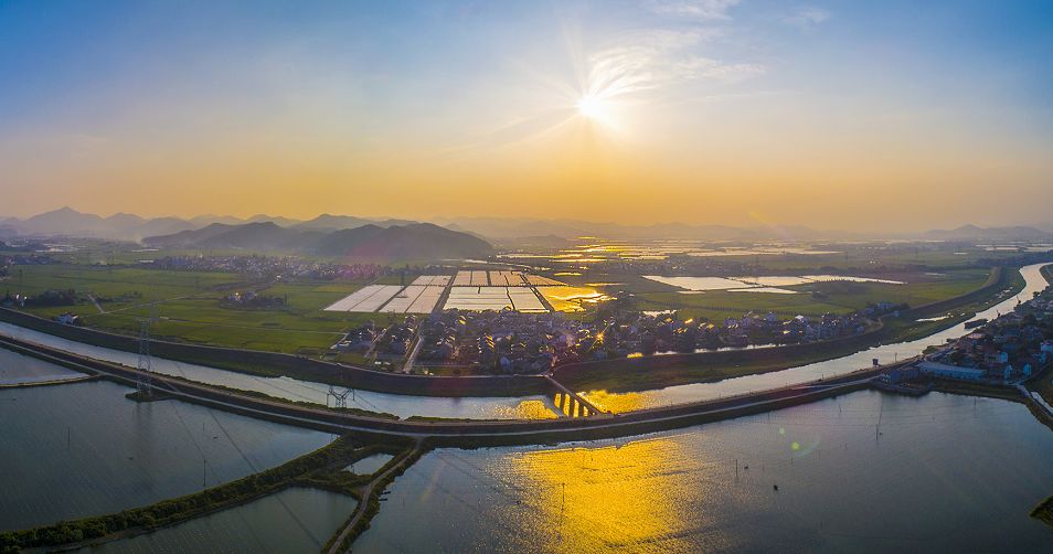 至草塔右纳石渎溪(石渎溪源于浦江杨玄岭流入青山水库),至水磨头左纳