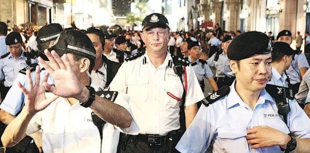 致敬英国籍的香港警察