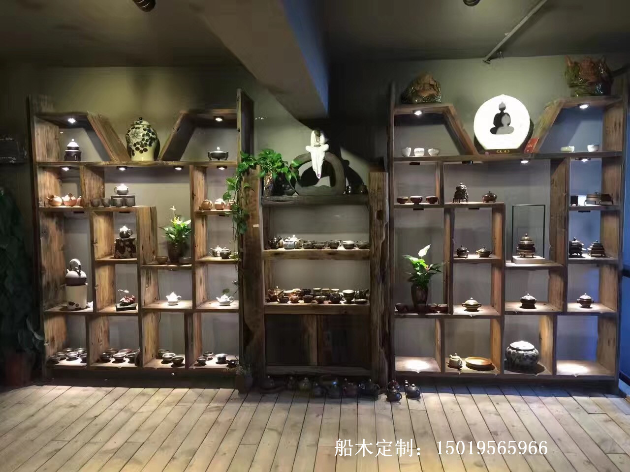 老船木珠宝店案例汇总 老船木装修风格 船木珠宝柜 古玩展示架