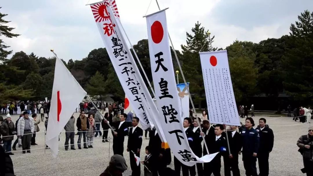 民间右翼势力在橿原神宫举行"纪元节"庆祝活动,"天皇陛下万岁"和皇