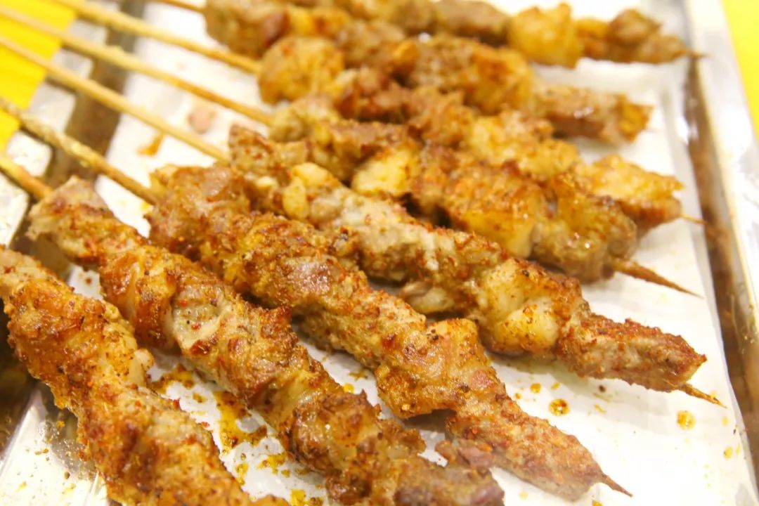 望京烤羊四会夜归人的深夜食堂4人同行就送1打啤酒