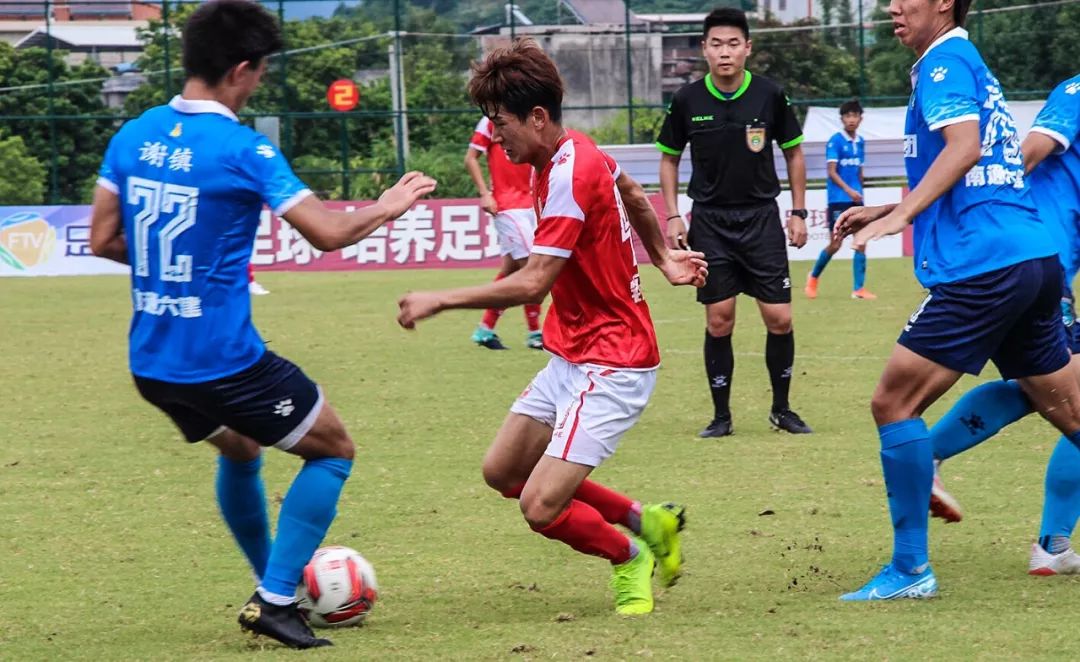 镇,年龄最小的是16岁的门将季开来,18岁的刘星雨也再本场比赛登场亮相