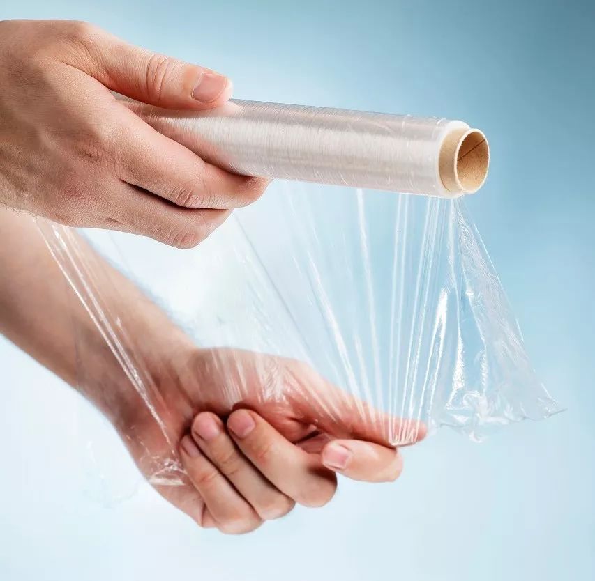 马桶堵了一张保鲜膜搞定ta还不脏手