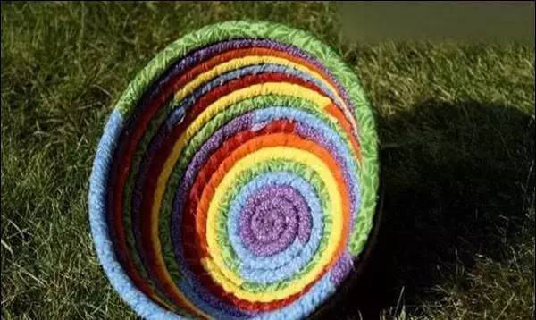 教你旧衣服创意手工制作布艺收纳筐