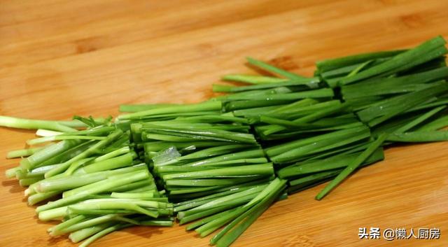 韭菜别只知道和鸡蛋一起炒换点这个试试味道更鲜营养更丰富