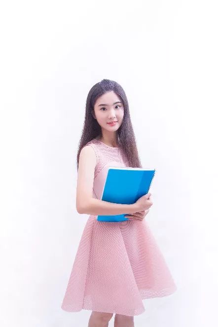 冼晴(小晴老师),佛山三中高中部2018届校友,暨南大学新闻与传播学院