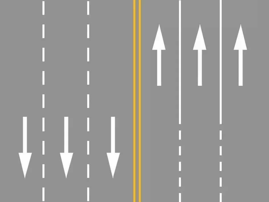 需要注意的是,如果路中央是"实线 虚线",则虚线一侧的车辆是可以左转