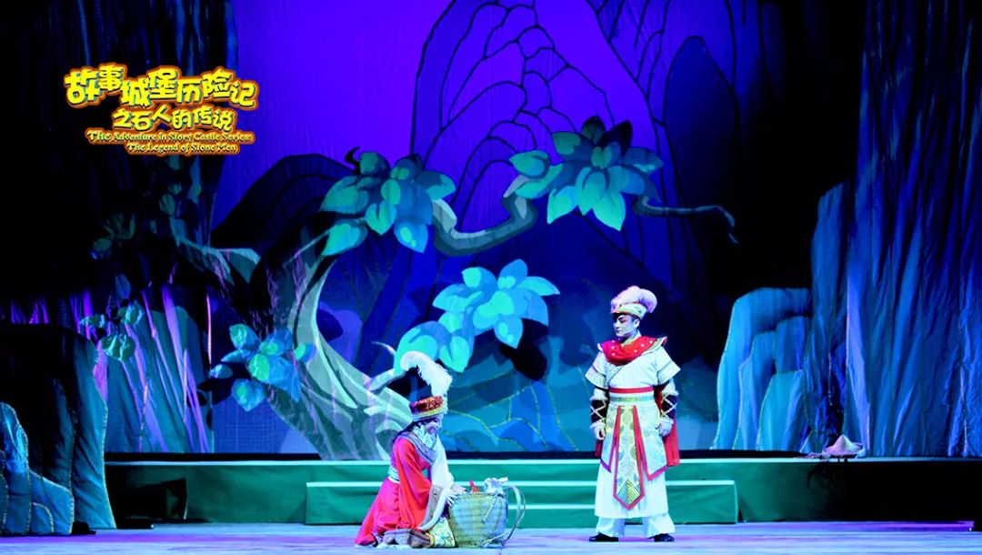 有一天故事城堡里迎来了一位小朋友小艾,在故事城堡里她变化成了勇敢