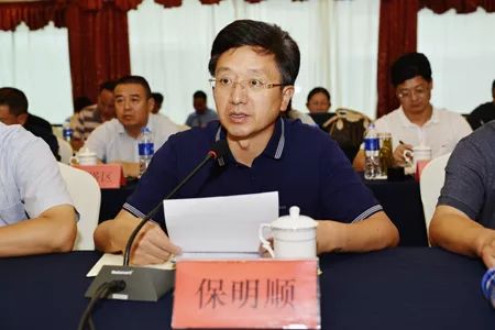 市委副书记,市委统战部部长保明顺代表市委,市政府作表态发言.