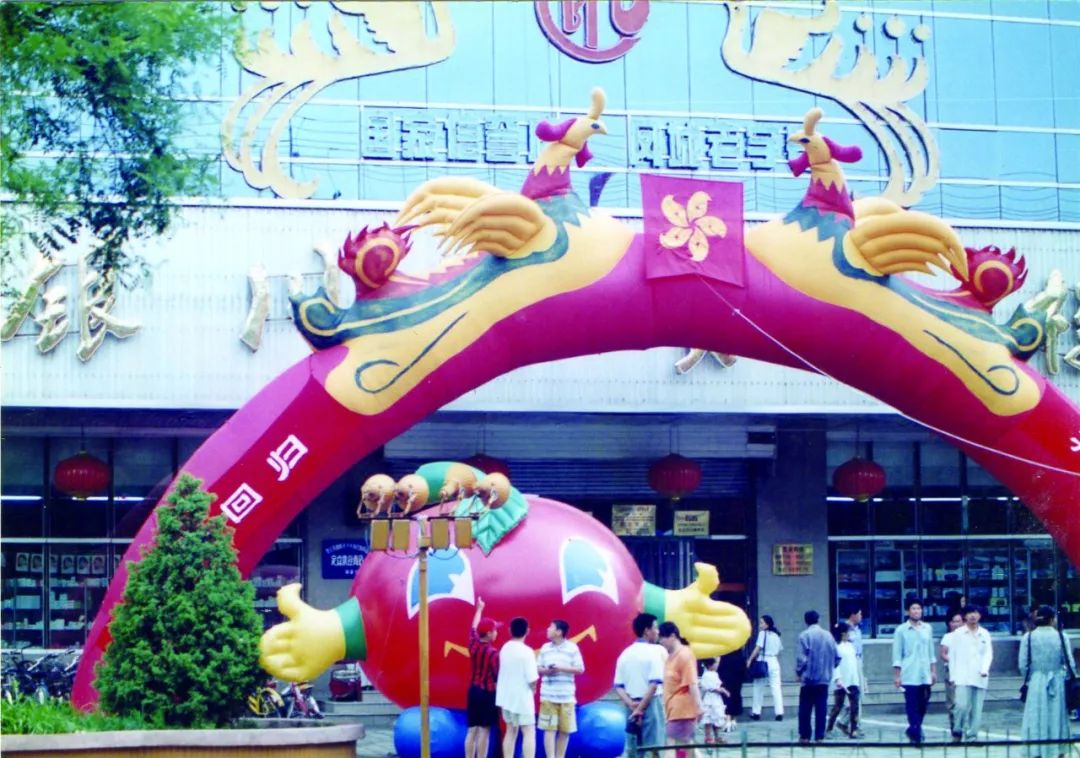 1997年香港回归也是老大楼销售破亿的时候1999年庆澳门回归迎千禧年的