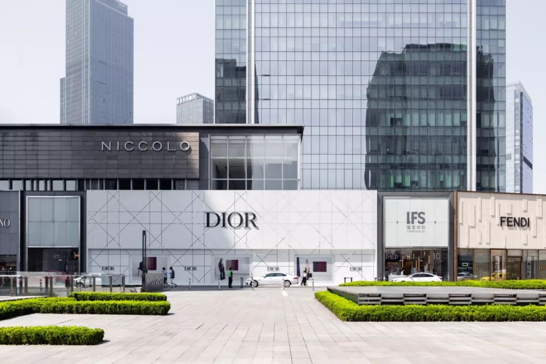 这个让重庆人随心所欲"挥金如土"的地方,随手一拍就"贵"气外露.