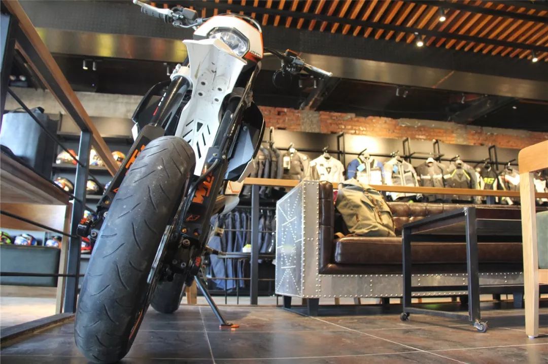 摩友新去处:大德机车咖啡俱乐部正式开业_摩托车