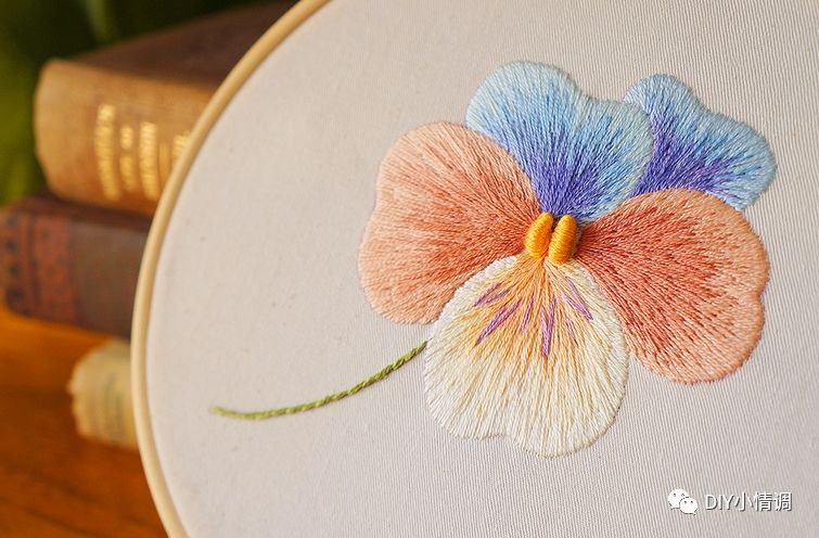 刺绣绣花草小雏菊刺绣作品主题针法很简单
