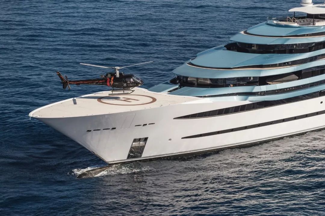 这些超级游艇简直就是海上豪宅一周租金都要500万