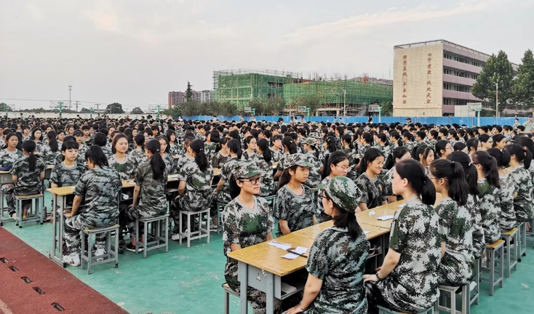 自强不息厚德载物荥阳二高举办青少年卓越领袖特训营