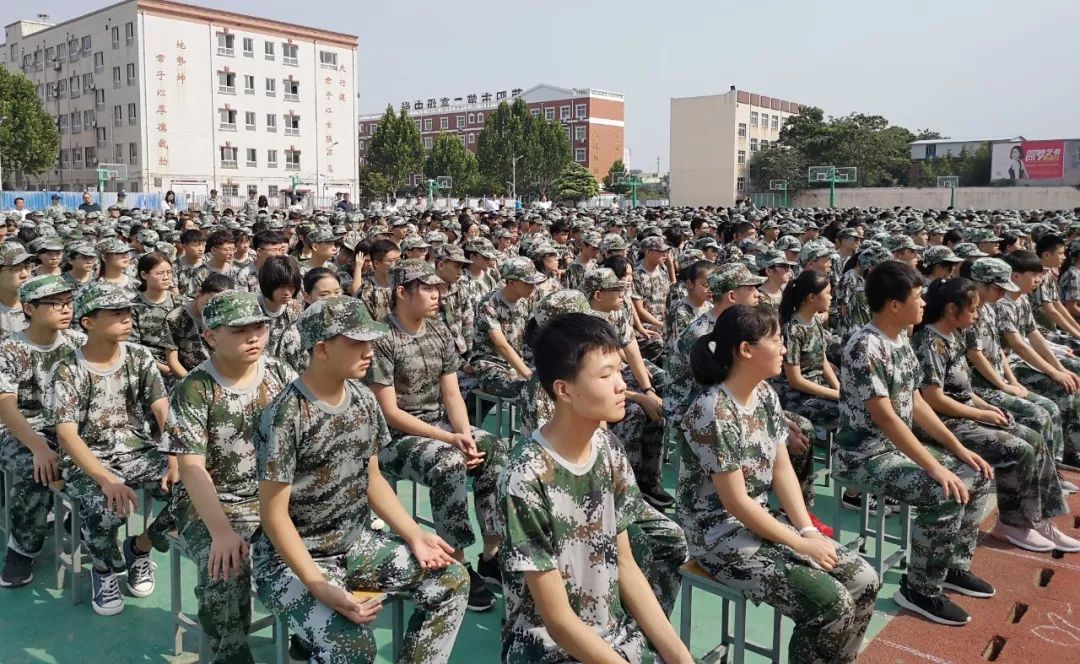 自强不息厚德载物荥阳二高举办青少年卓越领袖特训营