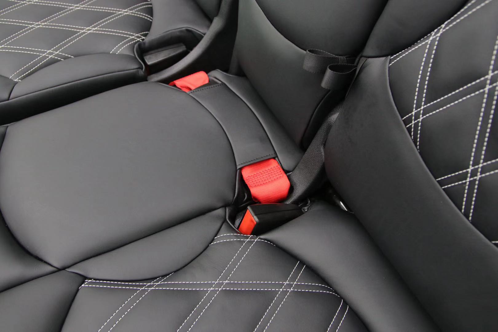 东莞r60 mini升级jcw运动红风格真皮座椅内饰