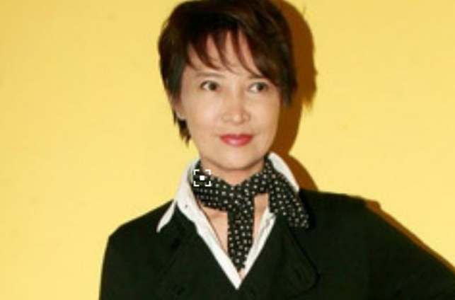 其实一开始她也不是走的喜剧路线的,但是自从出演了《八彩林亚珍》