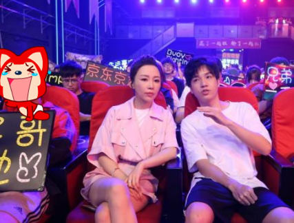 rng再度打破次元壁严君泽携潘晓婷看比赛简直般配一脸