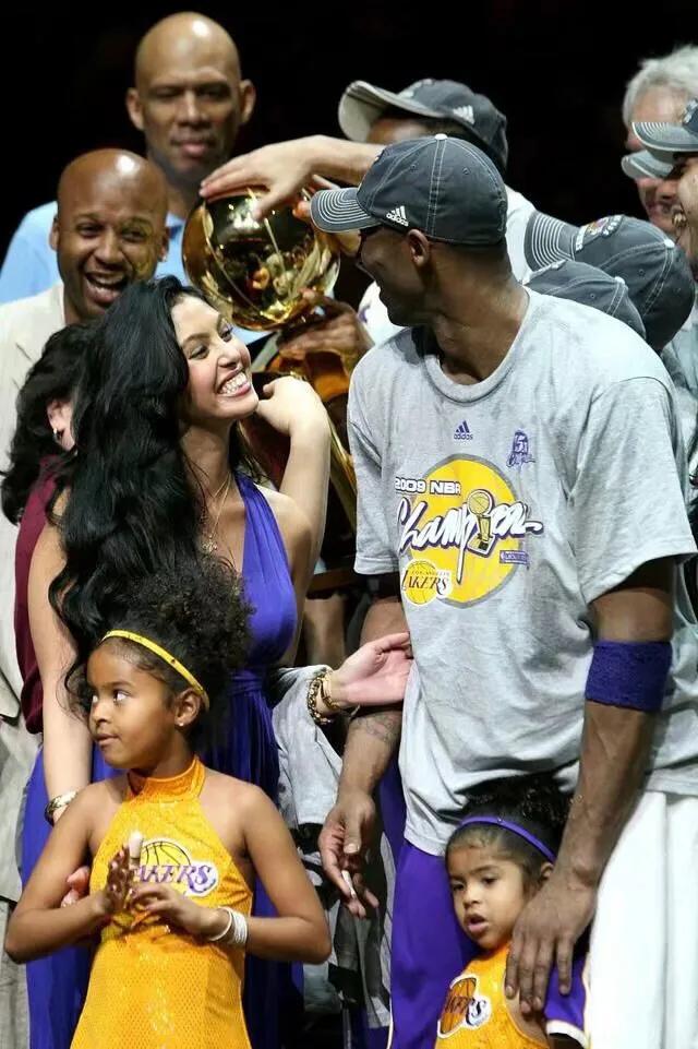 科比与瓦妮莎的爱情一往情深只因为一句只爱你一个人