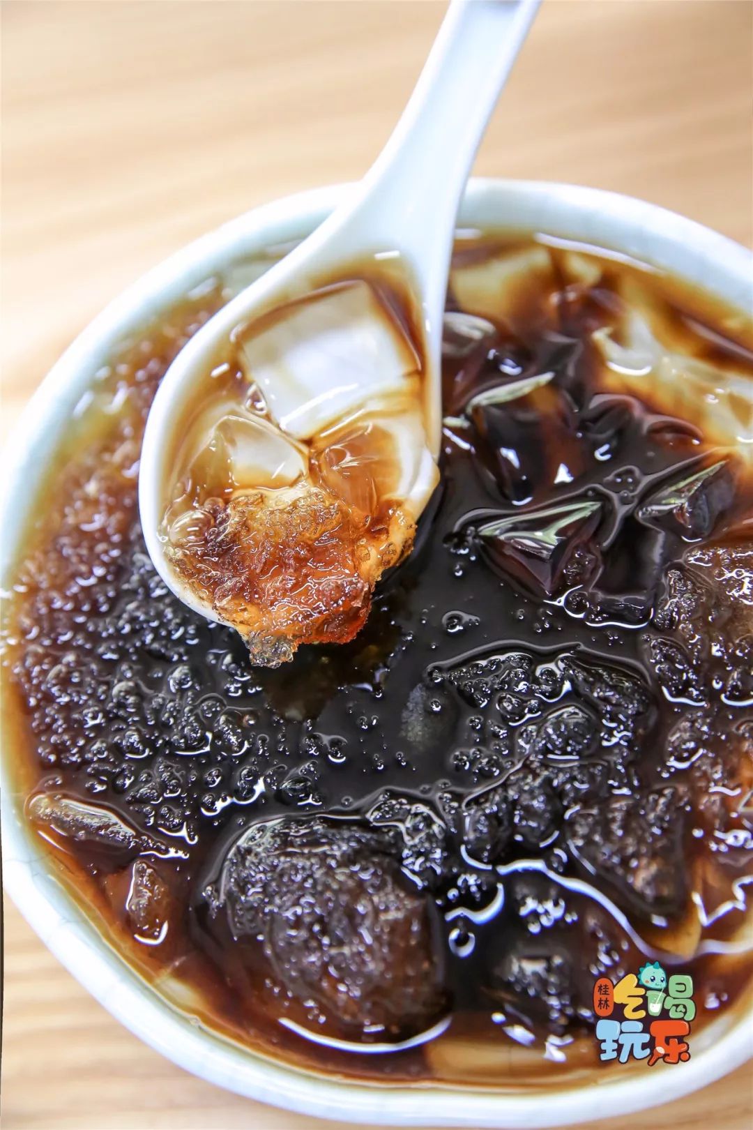 为了这碗冰渣凉粉!我冒着38°的高温,穿越了半个桂林城!